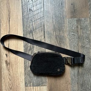 Lululemon Everywhere Belt Bag
